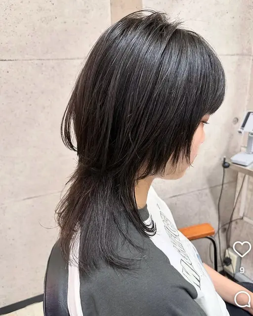 ウルフorハイレイヤーorシャギースタイルなど(ロングからミディアム)
