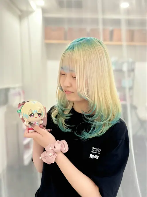 ブリーチ＋デザインカラー🌈＋艶トリートメント