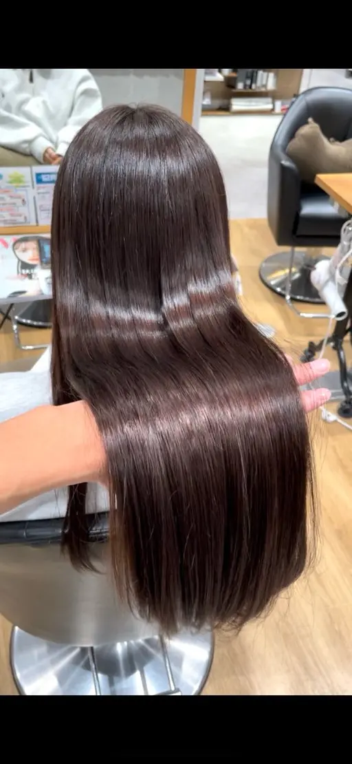 【人気𝐍𝐨. 𝟏】✨️反則級髪質改善『シンズ式ストレート』✨️光を纏ったような艶髪で差をつける‼️[ミニモ限定]