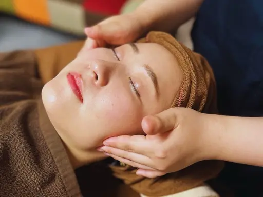 【ミニモ限定🐰🫧】小顔/頭蓋骨/首巻肩矯正+むくみ撃退フェイシャル50分