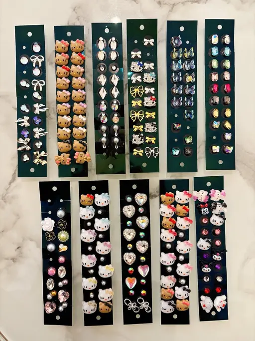 大人気🤍耳ツボ　jewelry💎･*.ﾟ