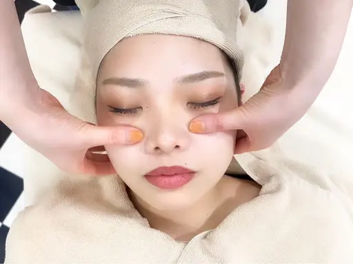 《🈳ありです❕予約リクエストください🤲🏻´-》🫧お顔シェービング➕フェイスアップリンパエステ🫧