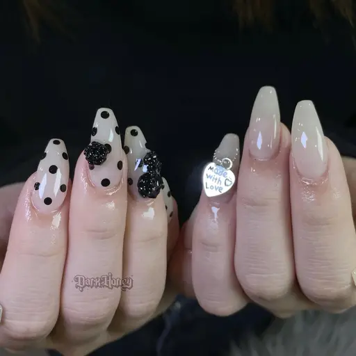 【アートA】🎀シンプルガーリーデザイン（チークネイル、マグネットフレンチ可！持ち込み可能）