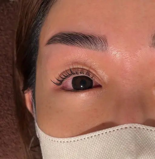 【ハリウッドブロウリフトorアイブロウスタイリング🌟】黄金比の骨格に合わせて無駄な毛をワックス脱毛☪️