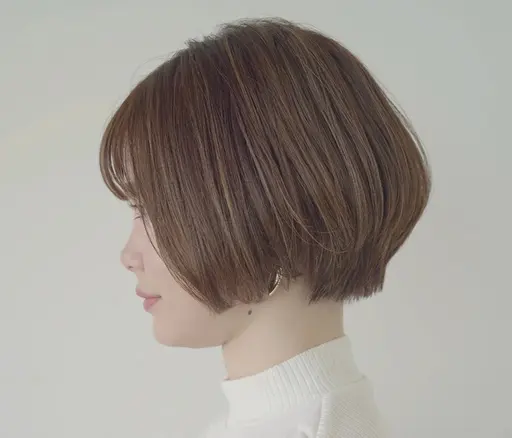 ショートボブスタイル 募集しております。表面に動きが少し出るのでバックに丸みが出ます（画像のようなスタイルになります）