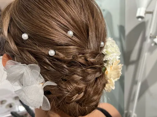 水木限定 ヘアセット 簡単なヘアセットになります。