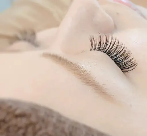 フラットラッシュ100本までつけ放題🍀他店オフ込み4500円🍀美容液コーティング付き