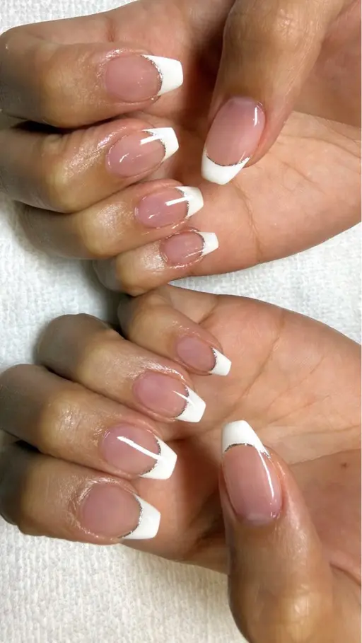 無料モデル オフ有白フレンチラメラインあり💅✨　　　　　　　　　　　　　　　　　　　　　12:30​〜​