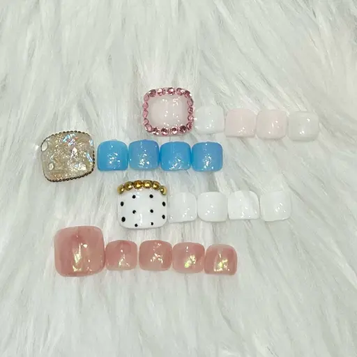 100種類以上のデザインから選べる🎀フットネイル(オフあり)