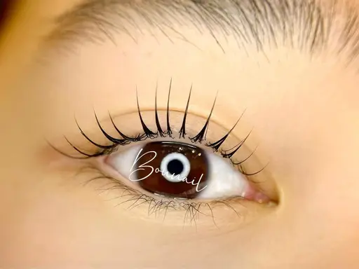 研修生が担当します。マイラミネーション(まつ毛パーマ)技術確認モデル