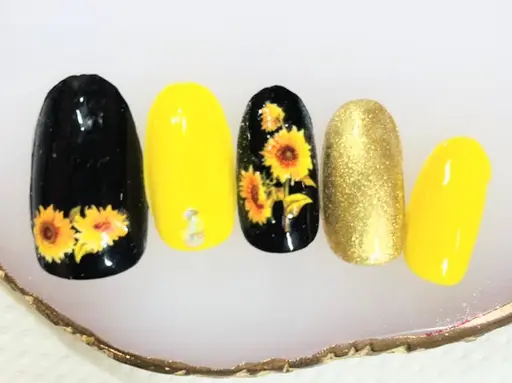 【担当者限定】夏ネイル＋オフなし💅選べるサンプル8種以上