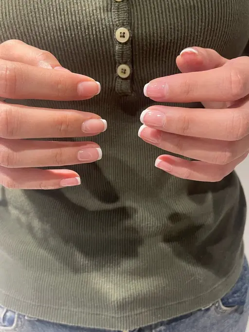 オフなし白フレンチネイル