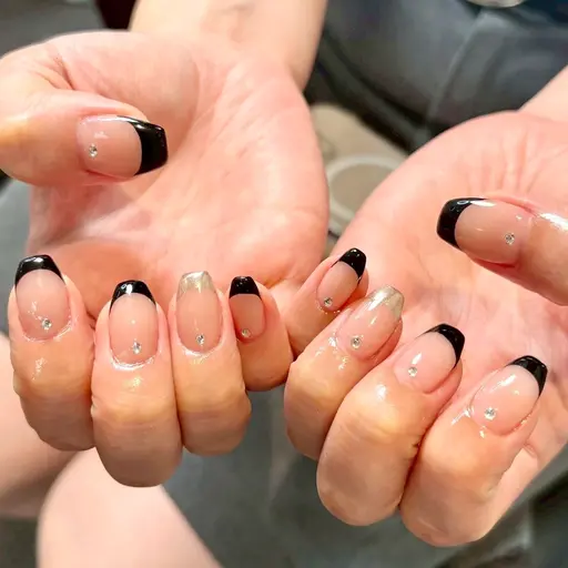 フィルインオフ込みクリアフレンチネイル