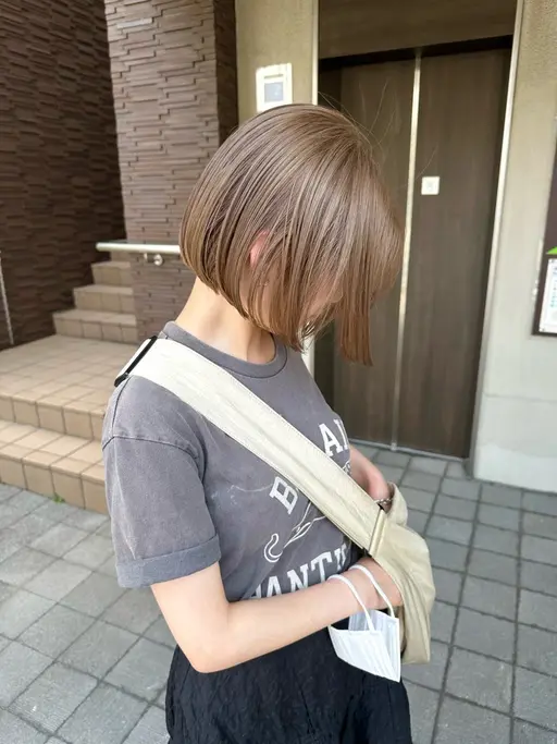 W カラー (ブリーチ) ¥4,000 or ワンカラー(根元からブリーチ毛の金髪の方) ¥2,000 1人限定❕