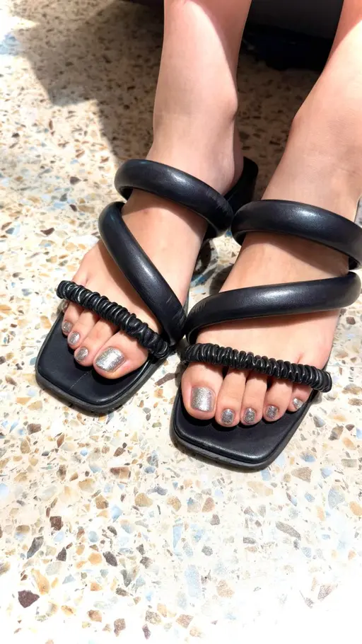 ⭐︎ケア込⭐︎フットネイル👣【オフあり⭕️】68色の中から2色までお選びいただけるメニューです🤍