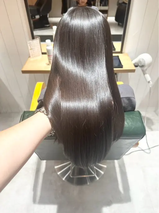 【5センチ以上のカット限定✂️】似合わせカット＋うる艶カラー