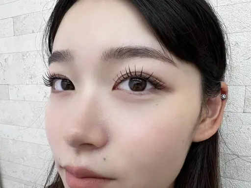 フラットラッシュ120本《流行の束感仕上げも可能👌》＋1,500円でLEDに変更可能です🌸（まつエクオフなし）