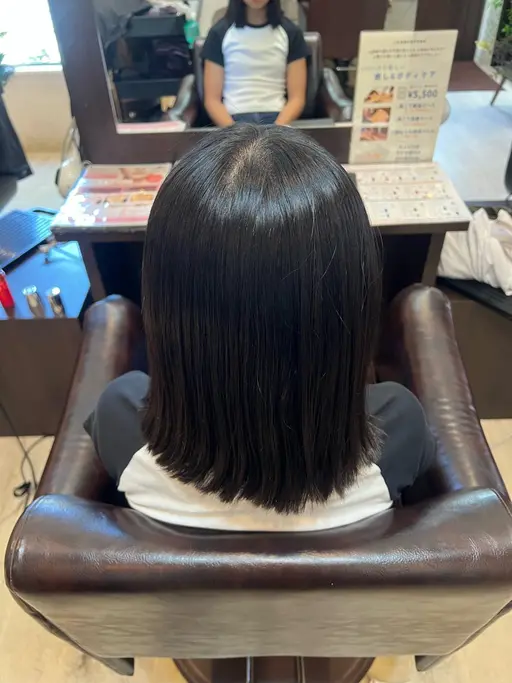 縮毛矯正ストレート&カット&トリートメント（別途レングス料金m+¥1,650 l​〜​+¥3,300）¥19,800​〜​