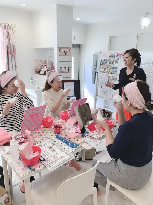 骨格メイク。肌色に合わせたアイカラーやファンデーションなど貴方にぴったりアイテムのプレゼント付。ぜひお気軽に。