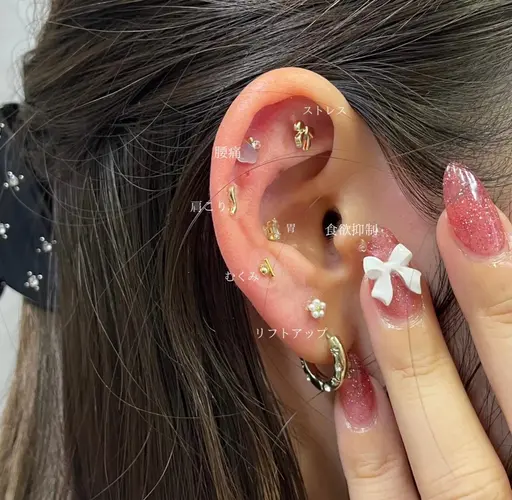 耳ツボジュエリー 両耳で10粒まで💎⋆.是非ネイルと一緒にどうぞ🤍✨