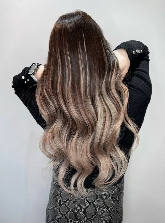 ヘアスタイル・髪型カタログ「ワンカラー + ピンクとベージュのmix
