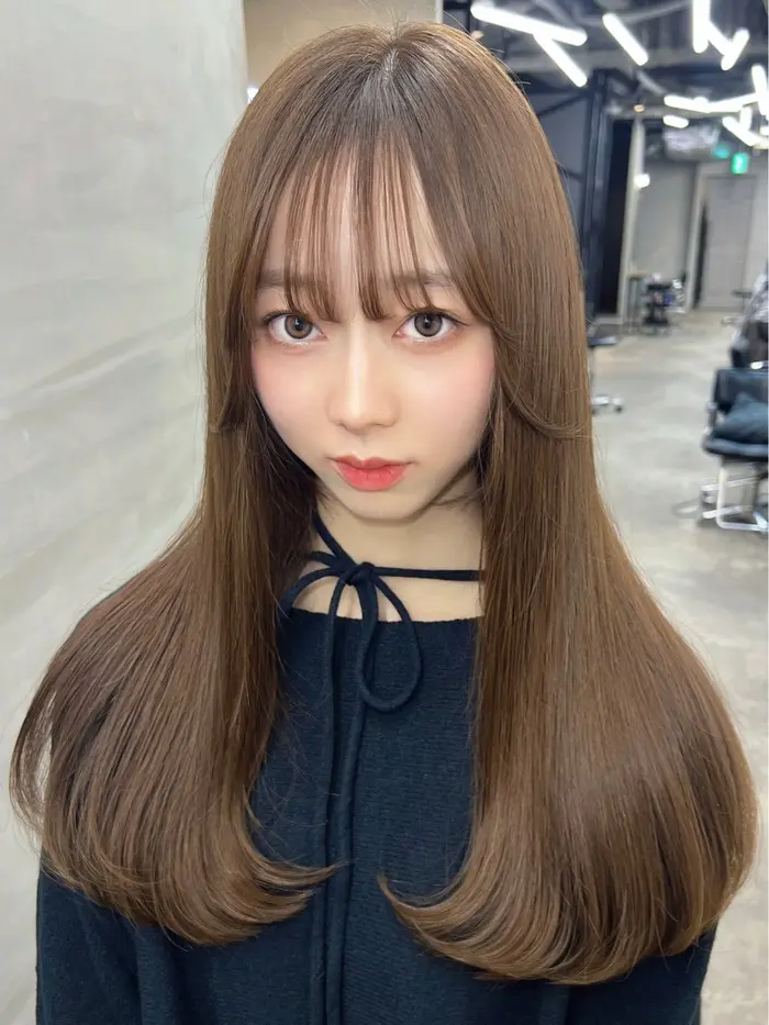 ヘアスタイル・髪型カタログ「重く見せない、艶感ストレートロング 毛