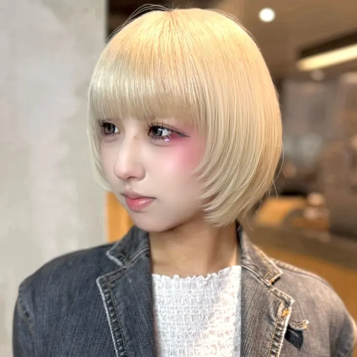 ヘアスタイル・髪型カタログ「色落ち毛からワンカラーでの水色」by渋谷