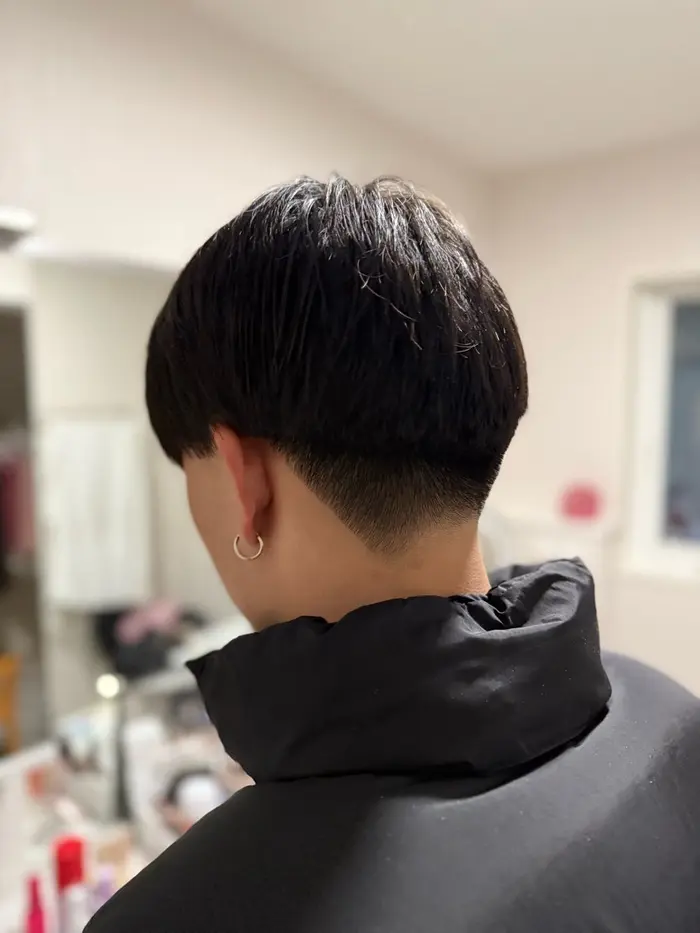 ヘアスタイル・髪型カタログ「少し耳を出しつつ重過ぎず軽過ぎない