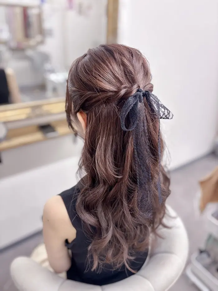 ヘアスタイル・髪型カタログ「大人可愛いヘアセット シンプルハーフ