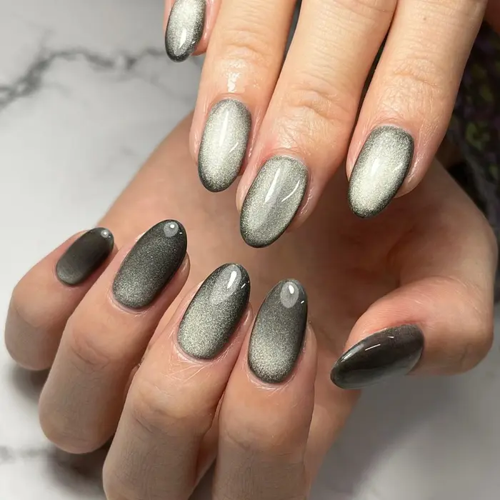 Magnetic cat-eye nails with dimensional shimmer