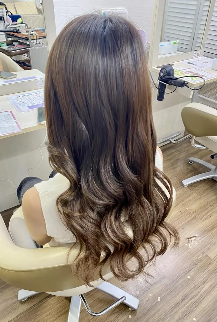 ヘアスタイル・髪型カタログ「ブラウンベースのカラーにピンクの