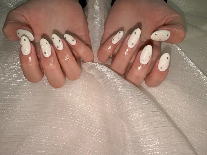 ストーン1粒＋50円から対応可能 #ワンカラーネイル#キラキラネイル