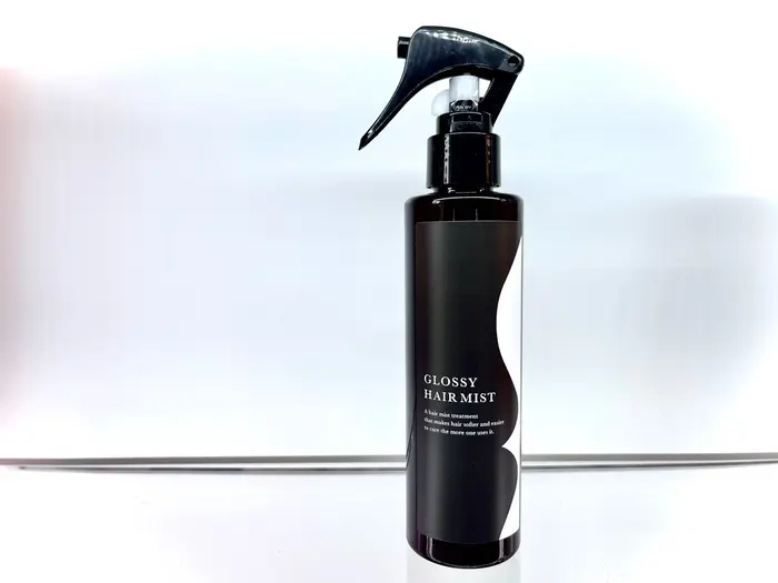 グロッシーヘアミスト¥3,300 使うほどに髪を柔らかくまとまりやすくし