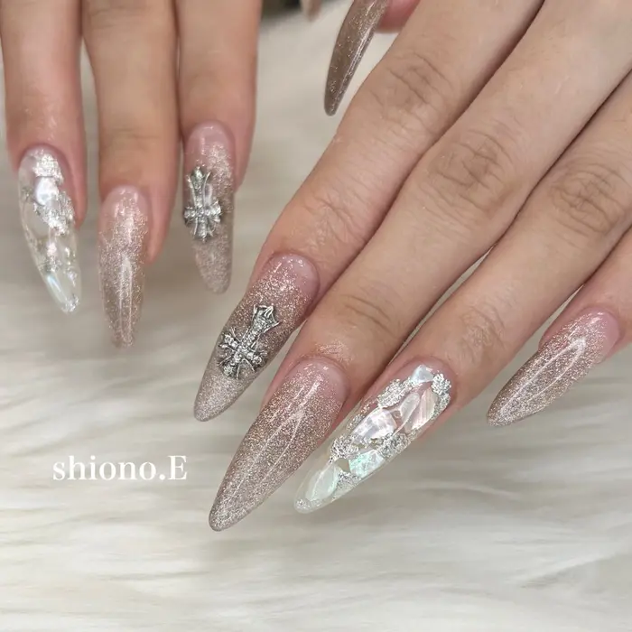 スーパーロングネイル！長さ出しでスーパーロングに！ 定額デザインに