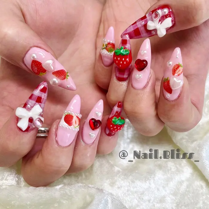 scalpspecial︎) ︎ いちごネイル（´-`）.｡oO ︎ 有料パーツ追加