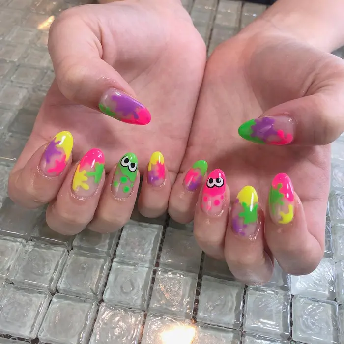 ネオンカラーでスプラトゥーンネイルに♡♡｜工藤 理恵のネイル