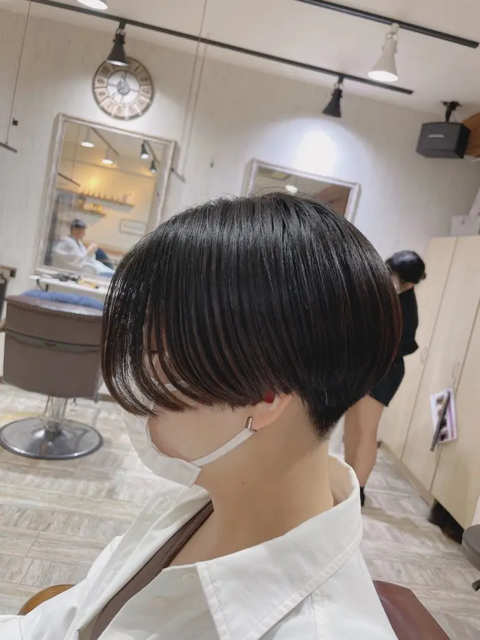 日本の髪型 ビジネスマン風ヘアスタイル。 髪を短くしたり、伸ばしたり