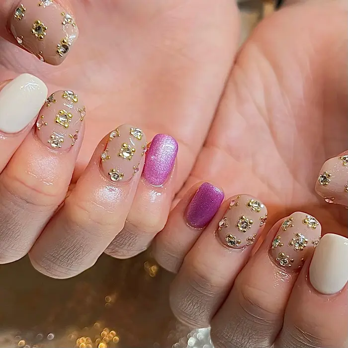 スタッズ 、ストーンアート｜H NAIL(HANA所属)のネイルデザイン