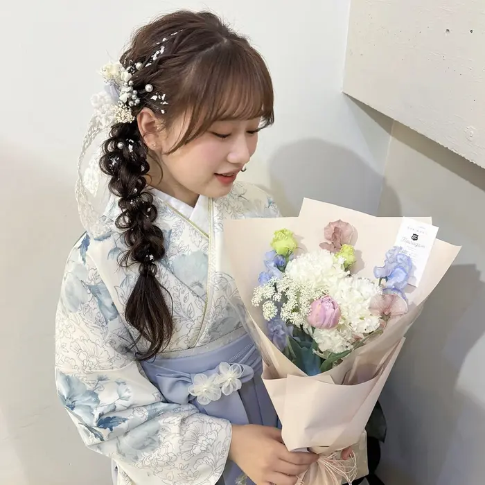 サイドの編みおろしアレンジ どの角度から見てもかわいく♡ ゆるふわ