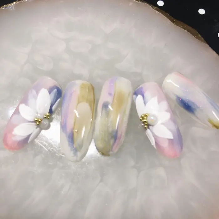 デザインネイル 睡蓮とニュアンスネイル 立体感がある睡蓮と