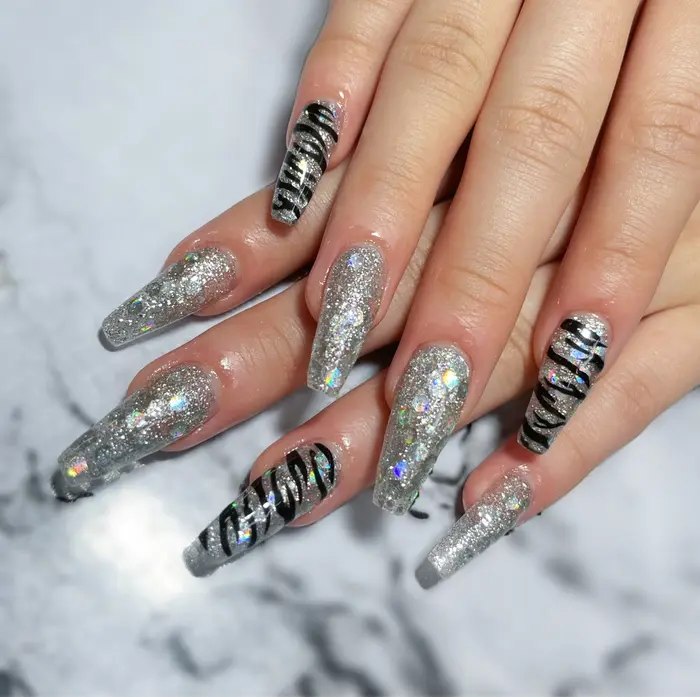 ギラギラゼブラネイル｜S♡NAIL所属・S.NAIL Suuのネイル