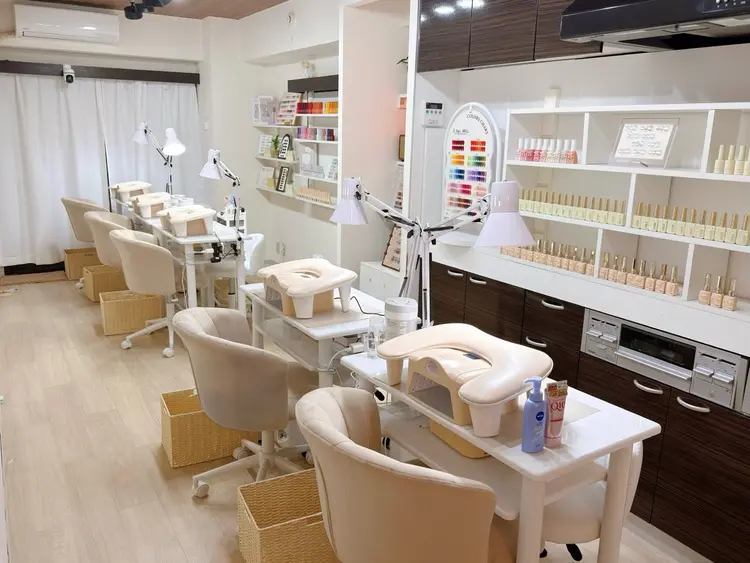 AiLy Nail 上野店の内観・外観1