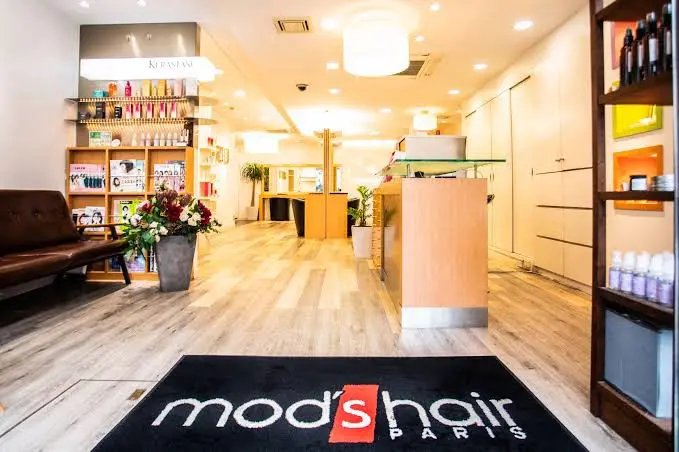 モッズヘア上尾西口店の内観・外観1