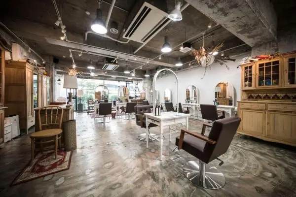 Pia hair design Yakuinの内観・外観1