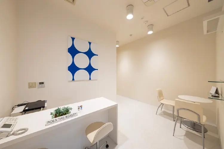 POLA THE BEAUTY 江坂店の内観・外観1