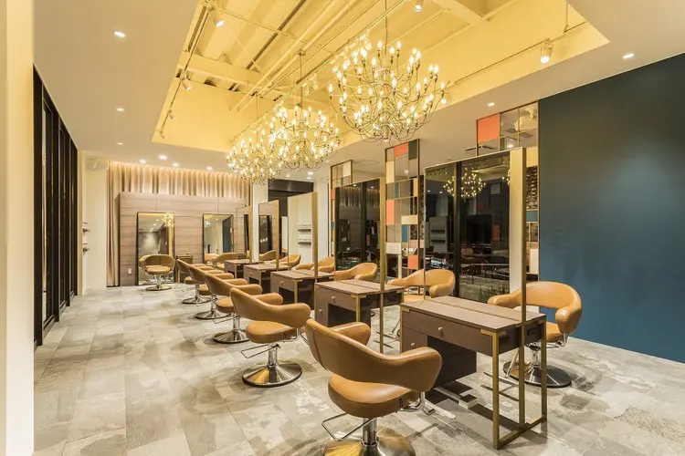 EARTH coiffure beaute 藤枝店の内観・外観1