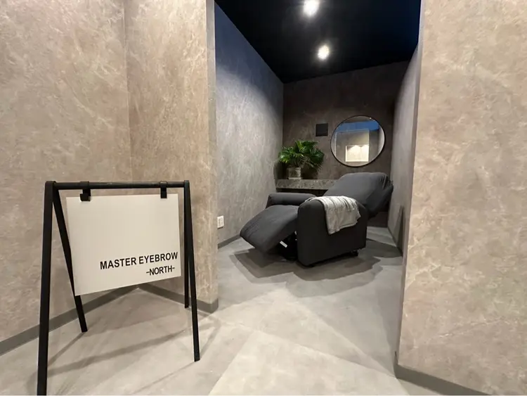 MASTEREYEBROW NORTHの内観・外観1