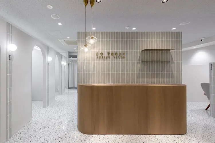 GO TODAY SHAiRE SALON 新宿Ciel店の内観・外観1