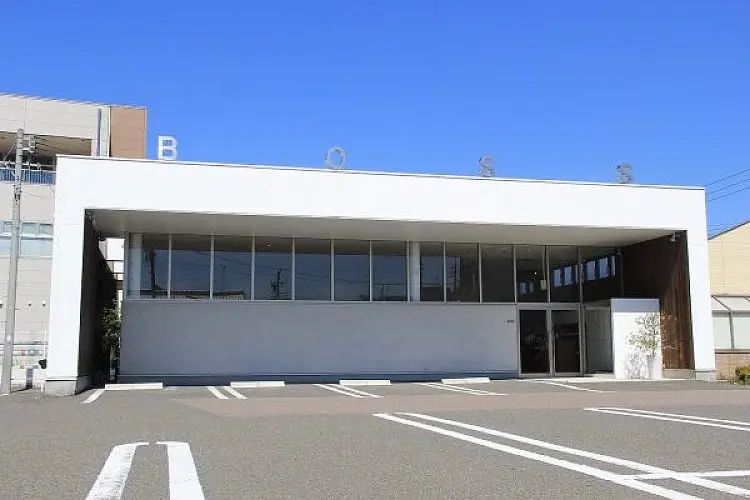 ボス コレクションの内観・外観1