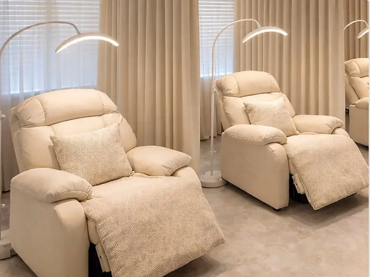 Eyelash Salon Kanau新宿店の内観・外観2